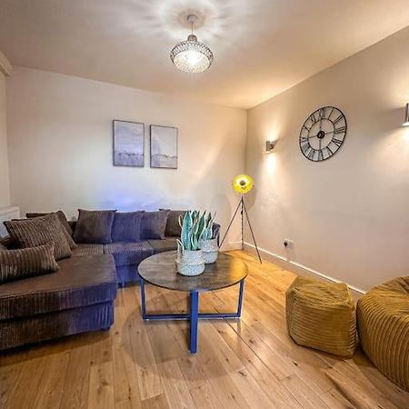 Bright & Spacious Split Level Flat In Kennington ロンドン エクステリア 写真