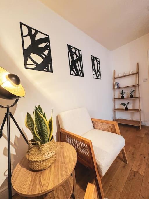 Bright & Spacious Split Level Flat In Kennington ロンドン エクステリア 写真