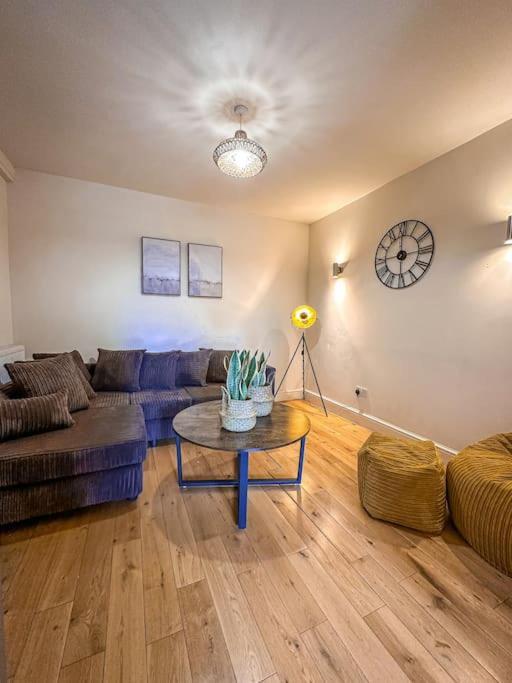 Bright & Spacious Split Level Flat In Kennington ロンドン エクステリア 写真