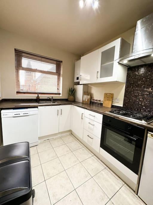 Bright & Spacious Split Level Flat In Kennington ロンドン エクステリア 写真