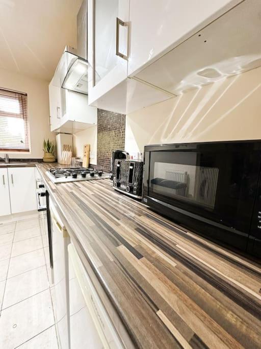 Bright & Spacious Split Level Flat In Kennington ロンドン エクステリア 写真